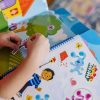 Melissa & Doug Kreatív Játék, Újrahasználható Matricakészlet, Azúrkék nyomok és Te - Azúrkék kedvenc helyei